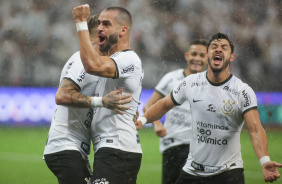 Renato Augusto e Giuliano comemoram em empate do Corinthians com o Palmeiras no Paulisto
