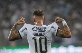 Rger Guedes comemora mostrando camisa em empate do Corinthians com o Palmeiras no Paulisto