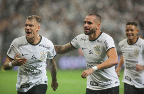 Rger Guedes, Renato Augusto e Adson celebram em empate do Corinthians com o Palmeiras no Paulisto