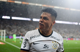 Roni comemora gol em empate do Corinthians com o Palmeiras no Paulisto