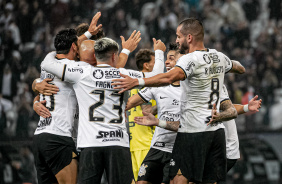 Giuliano, Fagner, Roni e Renato Augusto celebram gol contra o Mirassol