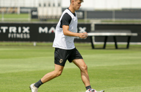 Gabriel Moscardo treinando junto ao time profissional no CT Joaquim Grava