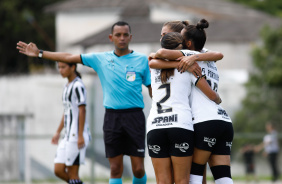 Jogadoras do Corinthians celebram gol na goleada do Corinthians sobre o Cear, pelo Brasileiro Femin