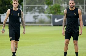Rger Guedes e Renato Augusto durante treino do Corinthians
