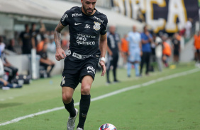 Renato Augusto durante empate com o Santos na Vila Belmiro