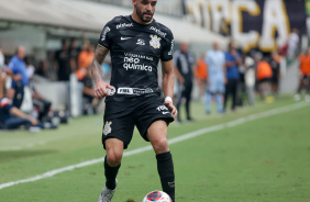 Renato Augusto durante empate com o Santos pelo Paulisto