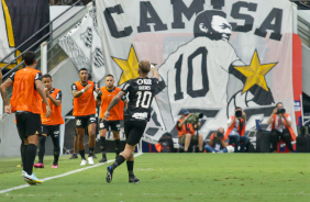 Corinthians vacila, toma gol no fim e fica no empate contra o