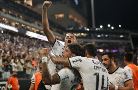 Matheus Arajo, Yuri Alberto, Caetano e Giuliano na comemorao do gol do Corinthians