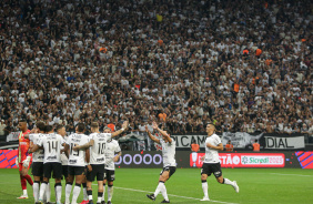 Time do Corinthians na comemorao de um dos gols