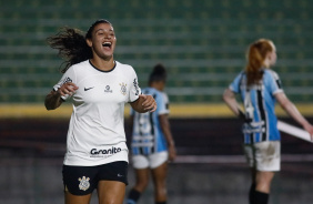 Duda comemora gol em goleada do Corinthians Feminino contra o Grmio