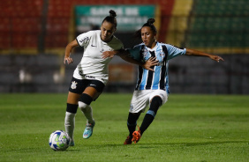 Gabi Portilho correndo em goleada do Corinthians Feminino contra o Grmio