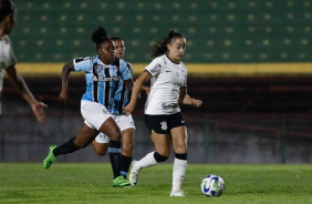 Luana Bertolucci corre em goleada do Corinthians Feminino contra o Grmio