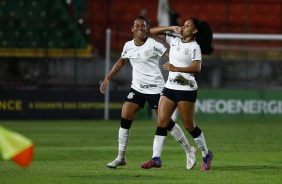 Yasmim e Vic Albuquerque em goleada do Corinthians Feminino contra o Grmio