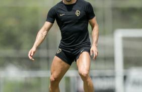 Rafael Ramos junto  bola em treino no CT Joaquim Grava