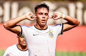 Giovane comemora gol feito em vitria contra o Bragantino no Sub-20