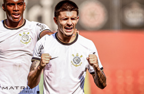 Leo Man comemora gol feito em vitria contra o Bragantino no Sub-20