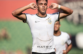 Giovane comemora gol em vitria contra o RB Bragantino no Brasileiro Sub-20