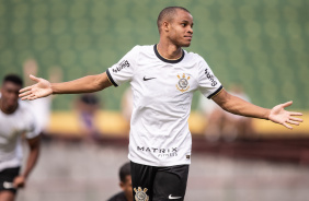 Pedro celebra em vitria contra o RB Bragantino no Brasileiro Sub-20