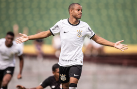 Pedro comemora gol em vitria contra o RB Bragantino no Brasileiro Sub-20