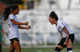 Rafa Rodrigues e Marussi comemorando gol do Corinthians contra o Coritiba