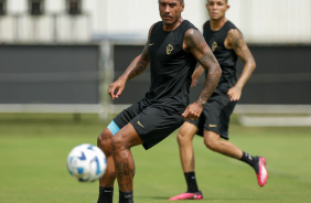 Paulinho em treino do Corinthians nesta quarta-feira