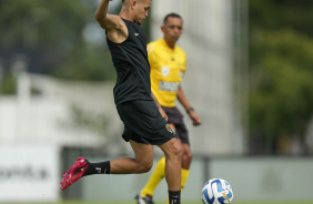 Adson durante jogo-treino entre Corinthians e Coritiba