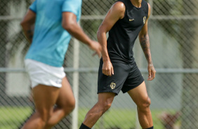 Caetano durante jogo-treino entre Corinthians e Coritiba