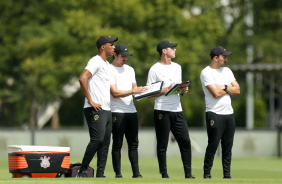 Comisso tcnica durante jogo-treino entre Corinthians e Coritiba