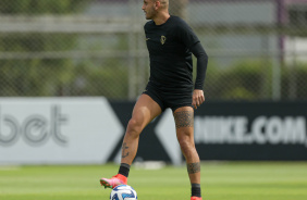 Fbio Santos em campo durante jogo-treino entre Corinthians e Coritiba