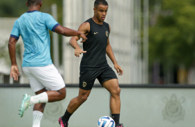 Pedrinho durante jogo-treino entre Corinthians e Coritiba