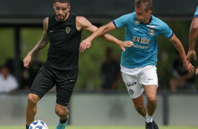 Renato Augusto em ação durante jogo-treino entre Corinthians e Coritiba