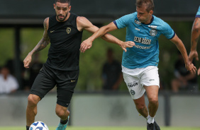 Renato Augusto em ao durante jogo-treino entre Corinthians e Coritiba