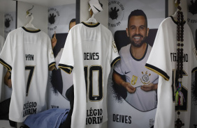 Camisa de Deives no vestirio em empate contra o Pato Futsal pela LNF