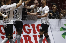 Deives comemora gol em empate contra o Pato Futsal pela LNF