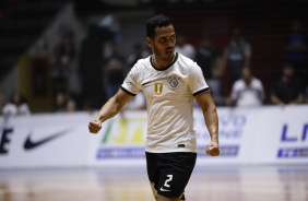 Tatinho comemora gol em empate contra o Pato Futsal pela LNF