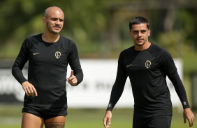 Fbio Santos e Fagner em treino do Corinthians no CT Joaquim Grava