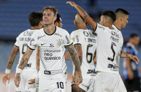 Rger Guedes comemora gol ao lado de Yuri Alberto, Fbio Santos, Giuliano, Fagner e Balbuena