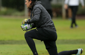 Cssio levantando aps realizar em treino no CT Joaquim Grava