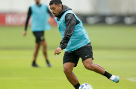 Matheus Bidu durante treino no CT Joaquim Grava