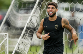 Yuri Alberto sorridente durante treino no CT Joaquim Grava