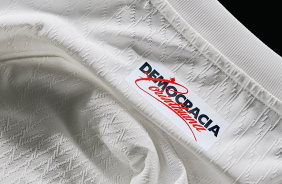 Democracia Corinthiana da camisa I da temporada
