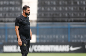 Danilo  beira do gramado na vitria do Corinthians contra o Amrica-MG, pelo Brasileiro Sub-20