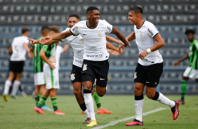 Felipe Augusto comemora gol do Corinthians contra o América-MG, pelo Brasileiro Sub-20