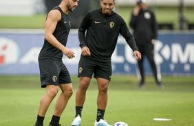 Jnior Moraes e Matheus Bidu durante ltimo treino do Corinthians antes de estreia no Brasileiro