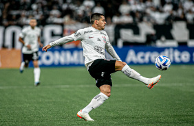 Fagner contra o Argentinos Juniors