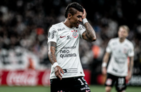 Paulinho na Neo Qumica Arena lamentando chance desperdiada