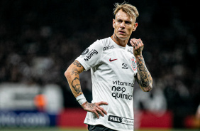 Rger Guedes durante jogo contra o Argentinos Juniors, na Neo Qumica Arena