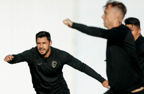 Giuliano e Rger Guedes durante treino do Corinthians de olho no jogo com o Gois