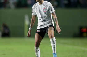 Fábio Santos no Estádio da Serrinha