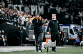 Cuca e Cuquinha na beira do campo em duelo contra o Remo na Neo Qumica Arena